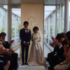 「マーチエキュート神田万世橋」で初めて行なわれた“電車すれすれの結婚式”（JR東日本ステーションリテイリング／みんなのウェディング、8月8日）