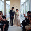 「マーチエキュート神田万世橋」で初めて行なわれた“電車すれすれの結婚式”（JR東日本ステーションリテイリング／みんなのウェディング、8月8日）