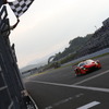 チェッカーを受ける#55 CR-Z。