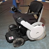 4輪駆動の電動車椅子、WHILL『Model A』（クルマの都）