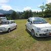 会場入り口には新旧のアバルトが並ぶ（東北トリコローレ2015）