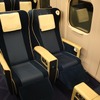 「フルムーン夫婦グリーンパス」はJR全線のグリーン車が利用できる。写真は北陸新幹線『かがやき』『はくたか』のグリーン車。