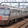 小田急は2016年春に予定しているダイヤ改正から、特急ロマンスカーの停車駅に海老名駅と伊勢原駅を加えると発表。写真はロマンスカーEXE（30000形）