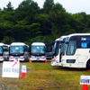 SPACE SHOWER SWEET LOVE SHOWER 2015 の会場に集結する高速バスたち