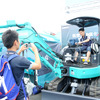 SUPER GT 第5戦に展示されたKOBELCOの重機