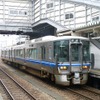 JR旅客6社は秋季のJR普通列車フリー切符「秋の乗り放題パス」を今年も発売。北陸新幹線開業に伴い経営が分離された並行在来線は、一部の区間のみ通過利用できる特例が設けられた。写真は通過利用特例が設けられた、あいの風とやま鉄道線。