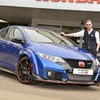 新型ホンダ シビック タイプRと「カイザー・チーフス」のリッキー・ウィルソン