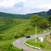 「日本最大級のカルスト台地」といわれる秋吉台（山口県美祢市）。その地下には日本屈指の大鍾乳洞「秋芳洞」がある