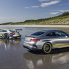 メルセデスAMG C63クーペ のDTMマシン（左）と市販モデルの「エディション1」（右）