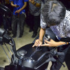 ピンストライパー 石井 WILDMAN 孝洋氏。『HARLEY-DAVIDSON DARK CUSTOM PARTY』にて。