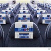 R2-D2ジェットでは、専用デザインのヘッドレストカバ－を使用