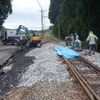 東武鉄道の日光線と鬼怒川線は9月18日中に全区間再開する見通しとなった。写真は鬼怒川線小佐越～鬼怒川温泉間の復旧作業。
