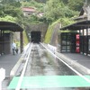 気仙沼BRTの専用道内にある陸前港駅。10月5日から一般道に移設される。
