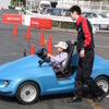 子ども向け自動車の屋外乗車体験
