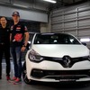 ルノー・ジャポン代表取締役社長の大極司氏と、スクーデリアトロロッソのF1ドライバーマックスフェルスタッペン選手
