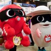 愛知県 篠島で活躍しているシラスの妖精「しらっぴーな」（右）と、愛知県 日間賀島をＰＲする「たこみちゃん」