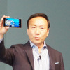 Xperia Z5 Premiumを掲げる加藤薫社長
