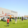 T-1練習機と遊ぶ子供たち