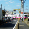 旧日本陸軍鉄道連隊演習線をルーツとする新京成線の電車が松戸駐屯地付近を行く