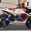 SHOWA SFF-Air（Separate Function Front Fork-Air）装着車。