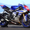 「team R1 & YAMALUBE」のYZF-R1。