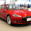 米国大使館商務部ブースでは、テスラモーターズ『モデルS』を展示（CEATEC JAPAN 2015／幕張メッセ／10月7～10日）