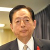 退任会見で会見場をあとにする太田昭宏国交相（7日・霞が関）