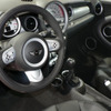 【パリモーターショー06】ボールが弾けて新型 MINI 登場