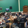 米下院エネルギー商業委員会の公聴会で証言したフォルクスワーゲングループオブアメリカのマイケル・ホルン社長兼CEO（中央）