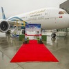 ボーイング、オマーン航空に787ドリームライナー初号機を納入