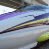 「エヴァンゲリオン」に似たデザインで装飾された山陽新幹線500系「500 TYPE EVA」。11月7日から新大阪～博多間で運行される。