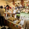 「日本橋三越本店」の本館1階・中央ホールでは、農業女子たちが作った農作物を購入できる