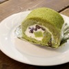 「日本橋三越本店」の本館1階・中央ホール内のカフェで提供されるスイーツ