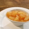 「日本橋三越本店」の本館1階・中央ホール内のカフェで提供されるスイーツ