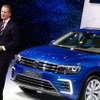 ヘルベルト・ディースCEOとティグアン GTE（東京モーターショー15）