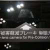 運転席上部には単眼カメラを。