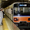 池袋駅を夕夜間に発車する下り『TJライナー』。来春からは朝ラッシュ時の上り列車も運行される。
