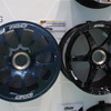 WECに供給している「RAYS World Endurance Championship Center Lock Racing Wheel」（左）と、SUPER GTに供給している「RAYS SUPER GT Center Lock Racing Wheel」