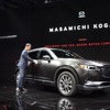CX-9から出て来る小飼社長（ロサンゼルスモーターショー15）