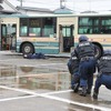 バスジャックによるサリン散布を想定した警視庁石神井署の国際テロ訓練（26日・練馬区）