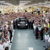 ベントレーが英国クルーの本社工場において、新型SUVベンテイガの生産を開始