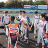 2輪ライダーたちも普段はあまりないカート対決に興奮