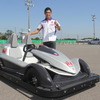 佐藤琢磨と「サーキットチャレンジャー」に導入されるEVカート（28日）