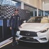 インフィニティ Q30の英国試乗会に登場したF1ドライバー、ダニエル・リカルド選手