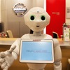 日産が導入した人型ロボット Pepper