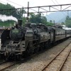 「SLおでん列車」は通常運行しているSL列車『かわね路』（写真）に参加者専用のお座敷車を連結して運行する。