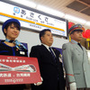 東武と台湾鉄路の友好協定締結イベントが浅草駅で行われ、東武鉄道の今度祥一氏や、同社浅草駅長の下総功治氏らが出席した（12月18日、浅草駅）