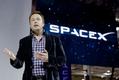 「ファルコン9」打ち上げ成功の裏で、イーロン・マスクが直面する現実 画像