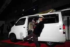 【キャンピングカーショー2017】テリー伊藤「うれしい。でも怖いですよ」 画像
