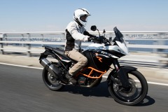 【KTM 1190アドベンチャーR 動画試乗】電制パワーでダートも楽々、KTMの哲学が光る…佐川健太郎 画像